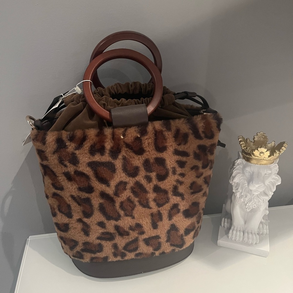 Leopard Print Faux Fur Bucket Bag